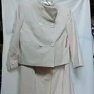 NWOT View Collection Suits Yellow & White Sz 6